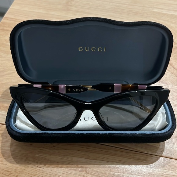 GUCCI CAT EYE ACETATE SUNGLASSES - Picture 2 of 6